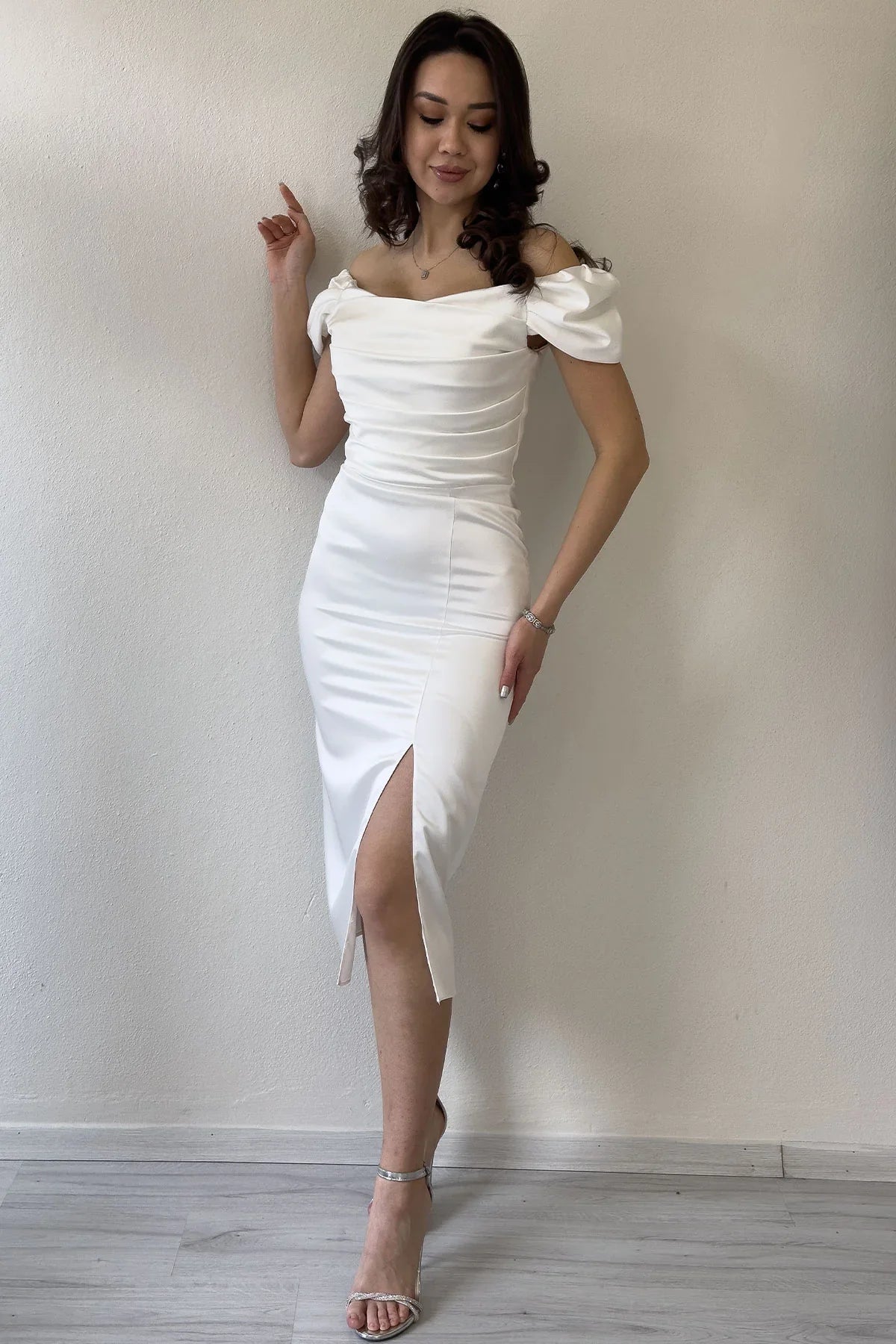 Women's White Off-Shoulder Satin Draped Slit Midi Evening Gown
