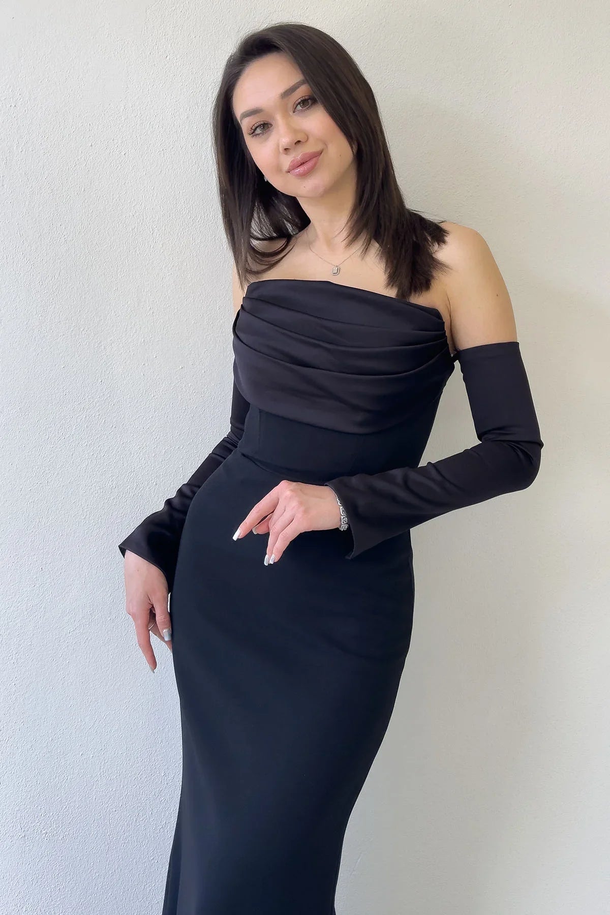 Women's Black Strapless Sleeve Aksesuarlı Mermaid Satin Alya Dress