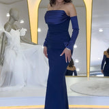 Marineblaues, trägerloses Abendkleid aus Satin mit Meerjungfrauensaum