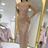 Goldfarbenes, trägerloses Pailletten-Abendkleid in Midi-Länge