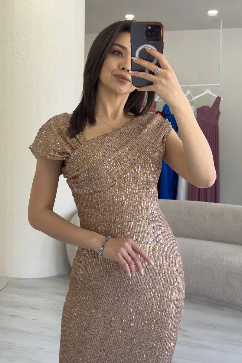 Beigefarbenes Pailletten-Maxikleid im Meerjungfrauenstil