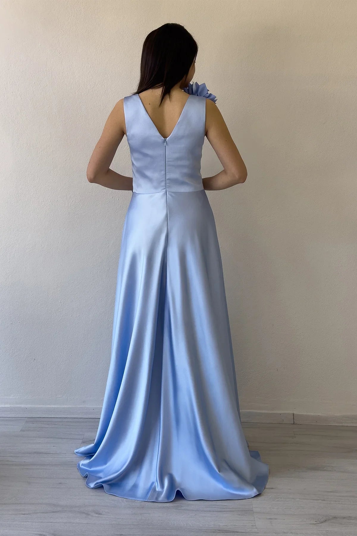 Women's Baby Bluesi Wrap Neck Omuz Çiçek Detail Satin Evening Gown