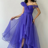 فستان سهرة من التول الأرجواني بتنورة غير متماثلة