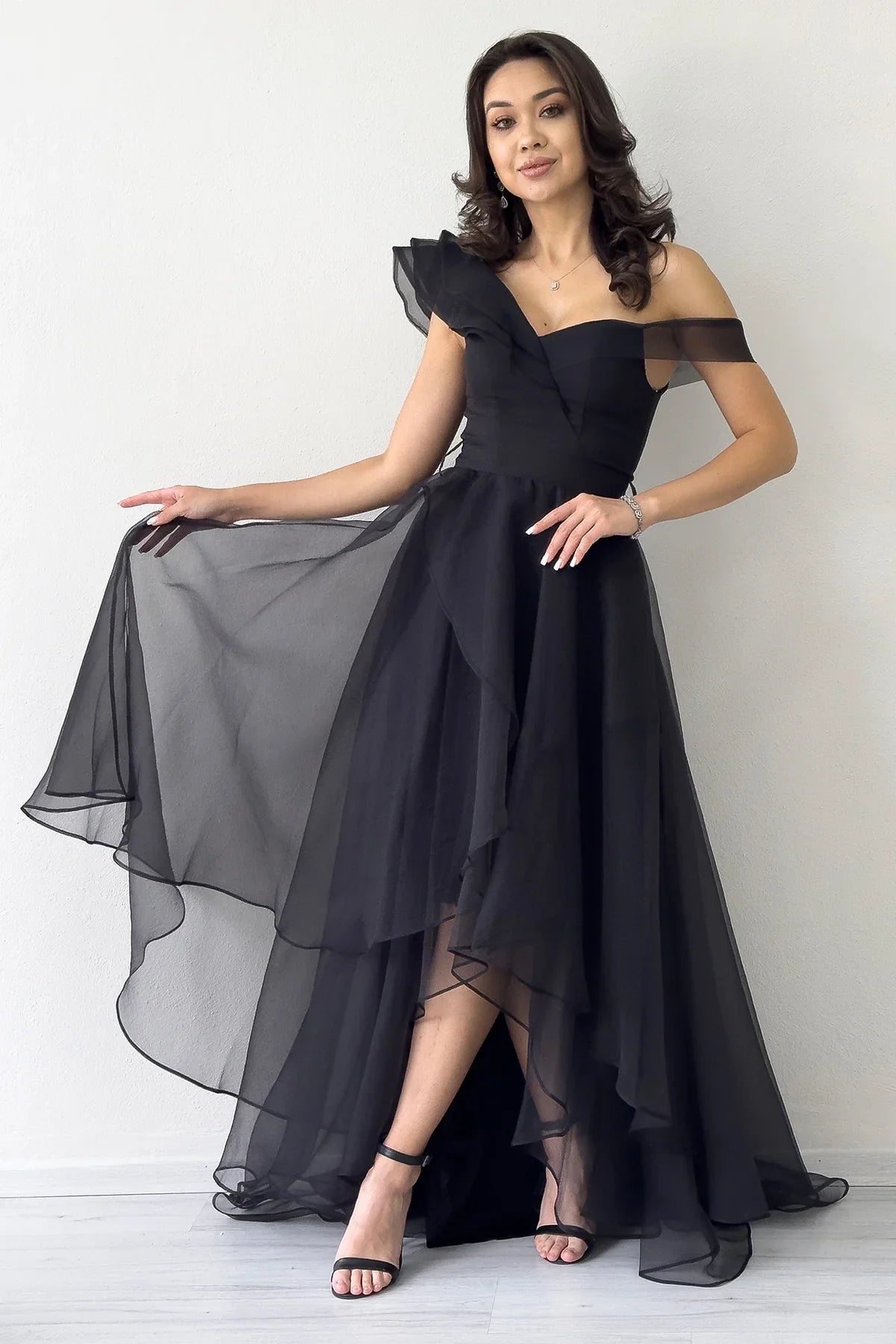 Schwarzes, asymmetrisches Tüll-Abendkleid