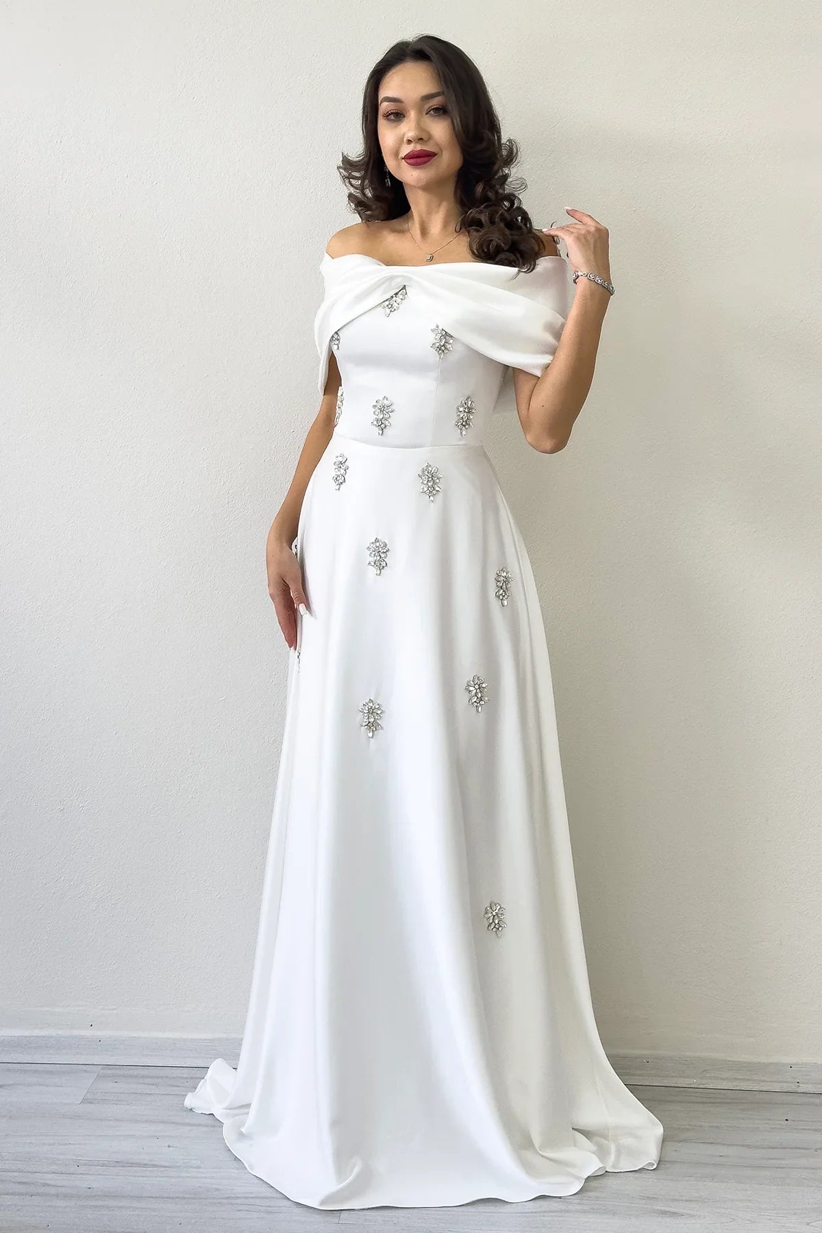 Women's White Fiyonk Neck Crystal Embellished Satin Evening Gown