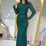 فستان سهرة طويل أخضر مزين بالترتر