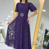 Lila, ausgestelltes Midi-Abendkleid aus Spitze