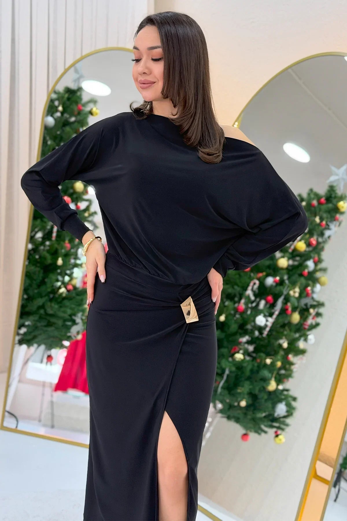 Women's Black Batwing Sleeve Gold Aksesuar Boat Neck Slit Midi Dress