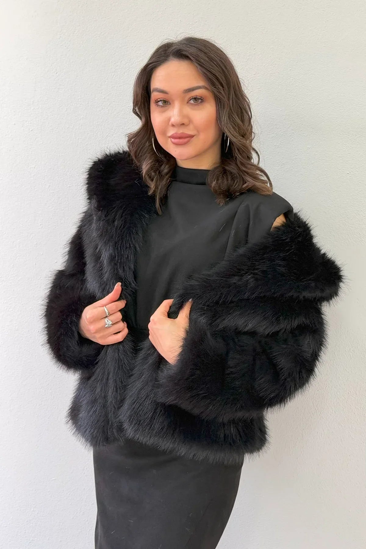 Women's Black Necklı Lined Premium Faux Fur