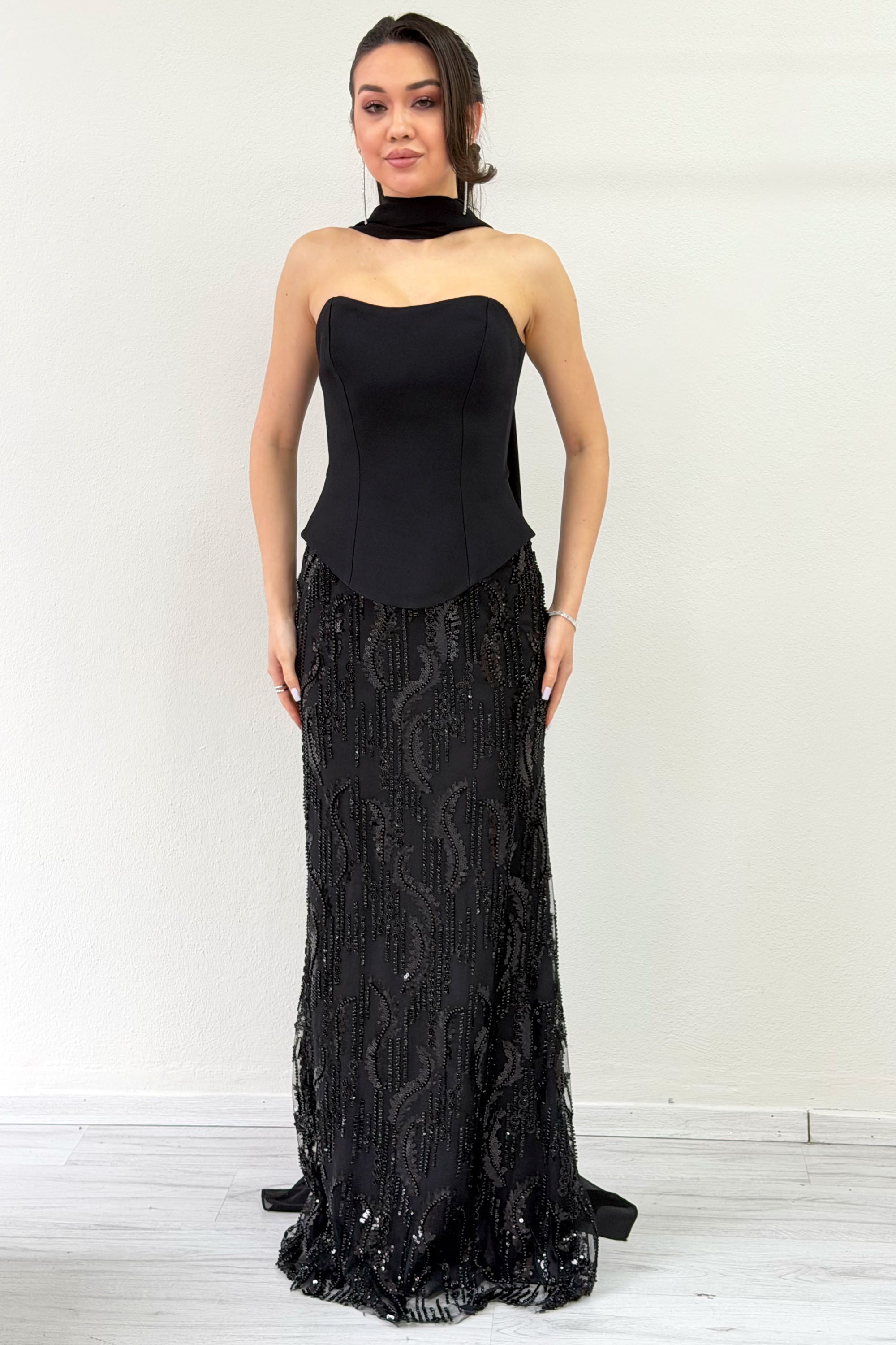Black Strapless Shawl-Detailed Embroidered Long Evening Gown