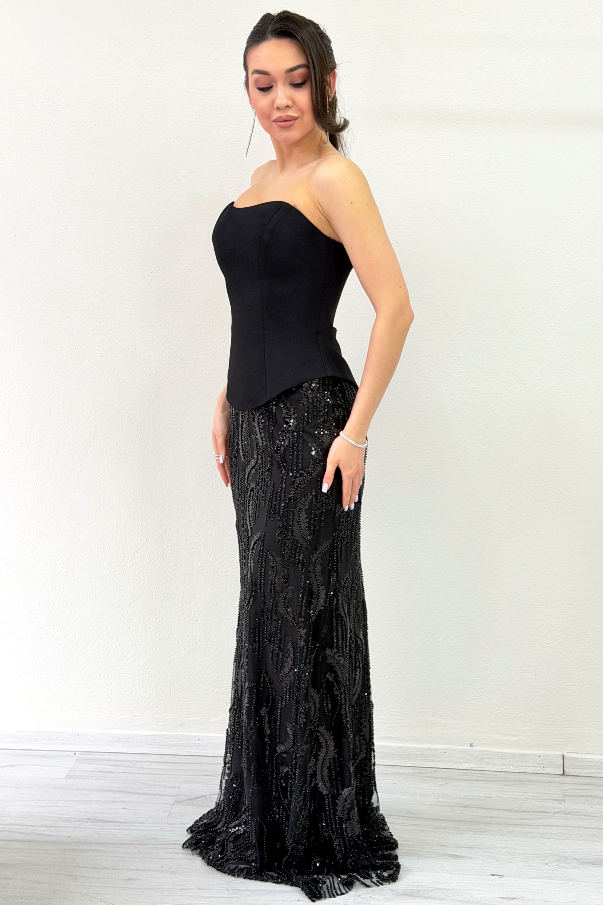 Black Strapless Shawl-Detailed Embroidered Long Evening Gown