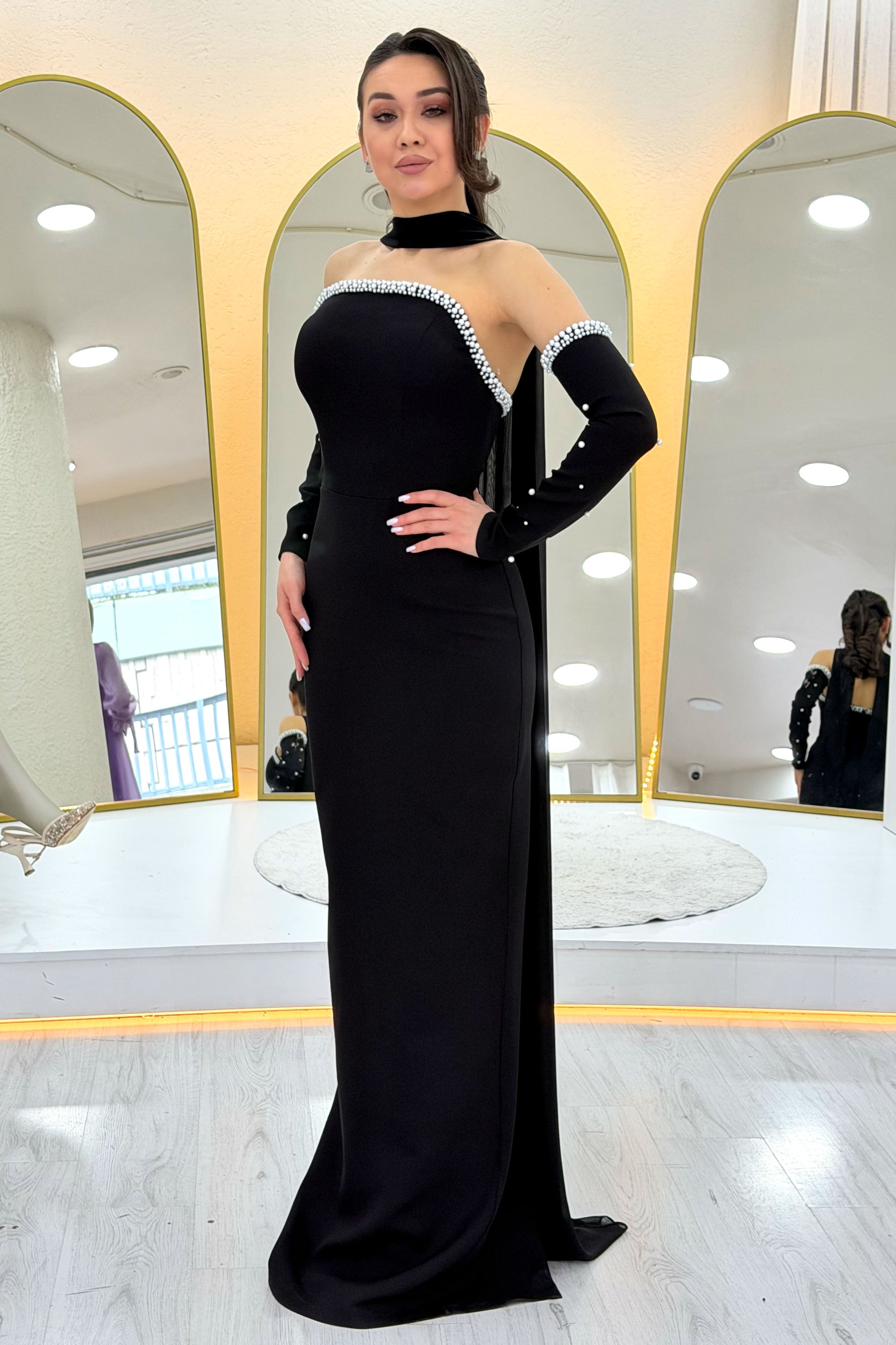 فستان سهرة طويل من بلاك بيرل بدون حمالات بأكمام قابلة للإزالة