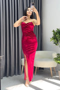 Rotes, steinbesetztes Maxi-Abendkleid aus Samt mit Trägern