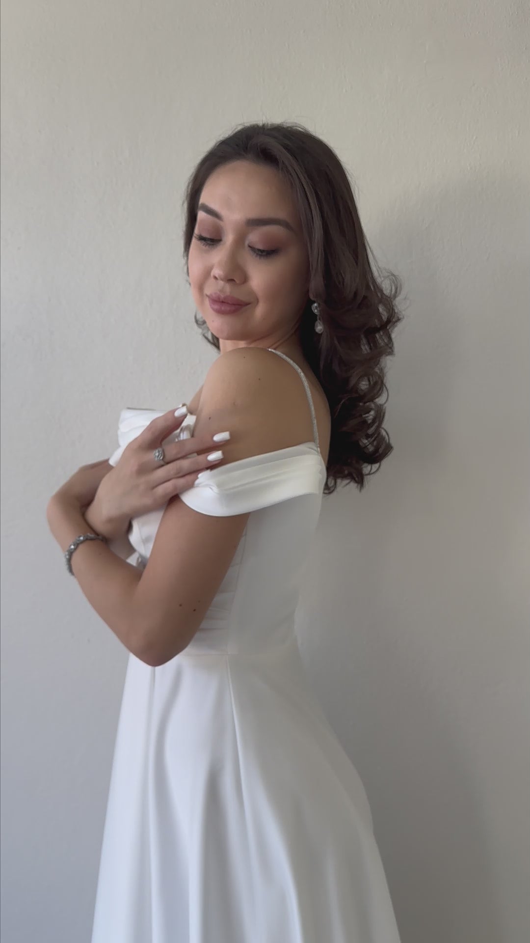 Women's White Taş Strap Off-Shoulder Satin Slit Evening Gown