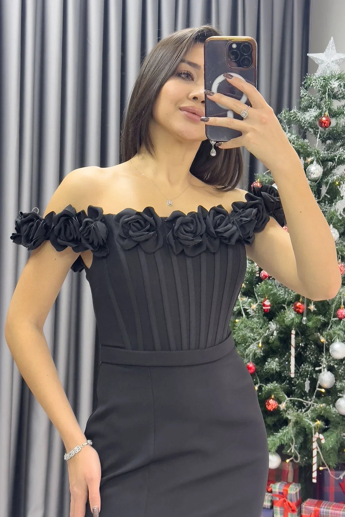 Women's Black Gül Detail Off-Shoulder Slit Mermaid Evening Gown - the ZKS