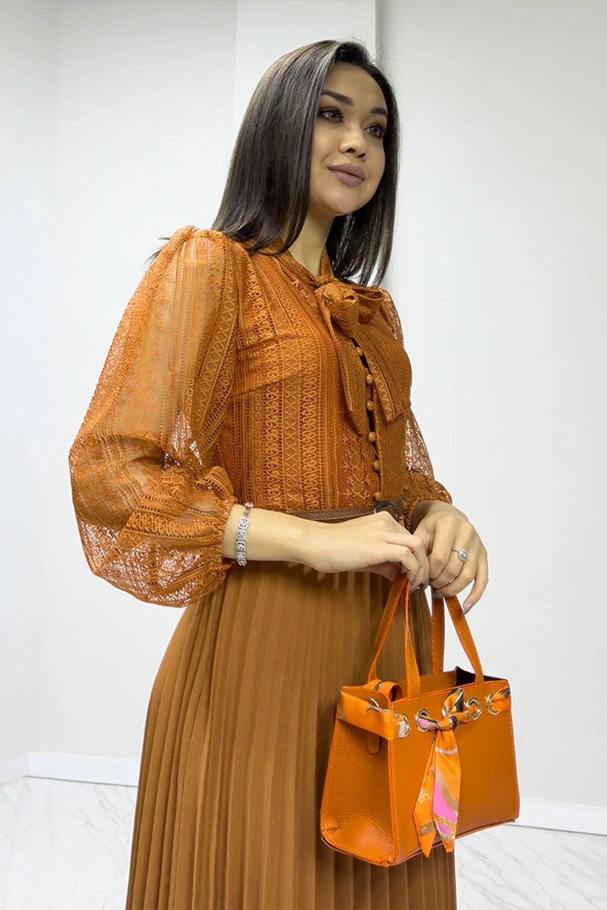 Women's Tan Halter Tie Fransız Güpür Piliseli Evening Gown