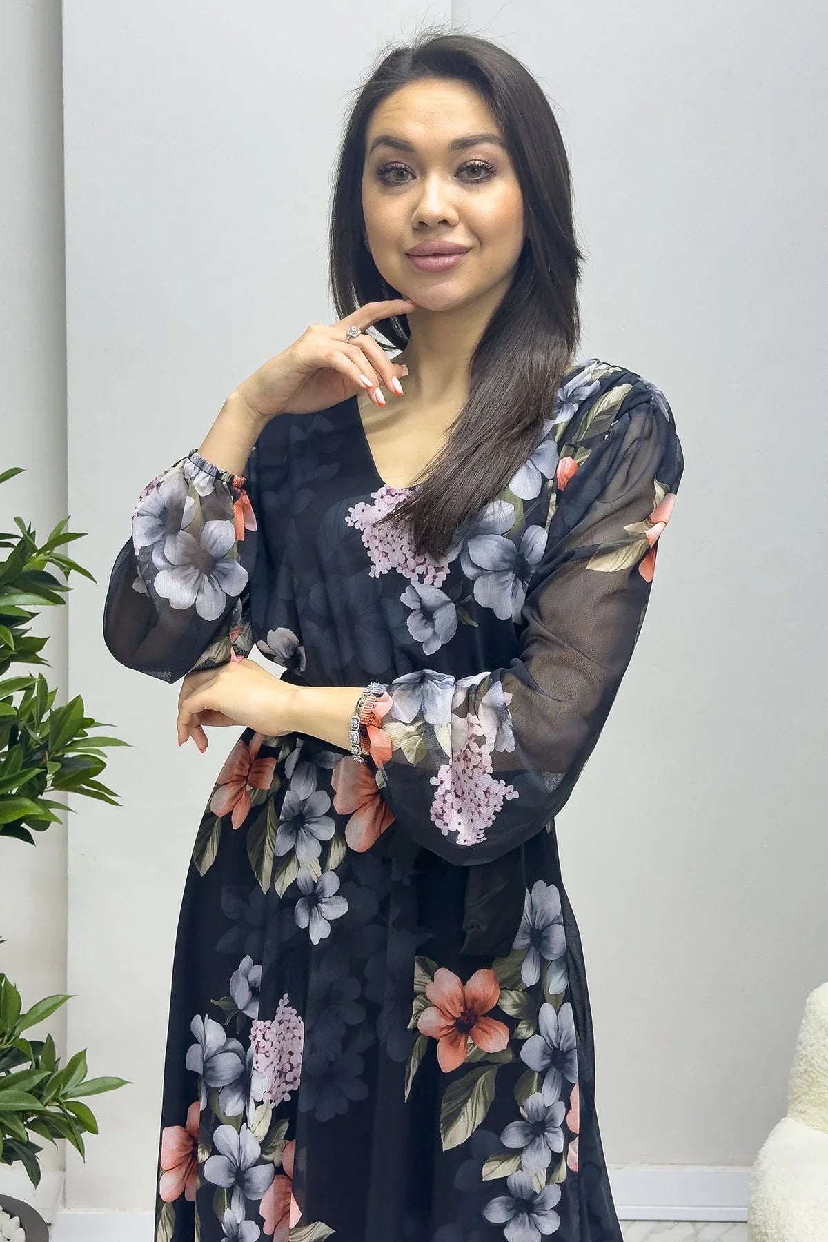 Women's Black Büyük Floral V-Neck Midi Chiffon Plus Size Dress