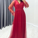 Rotes Tüll-Abendkleid mit V-Ausschnitt